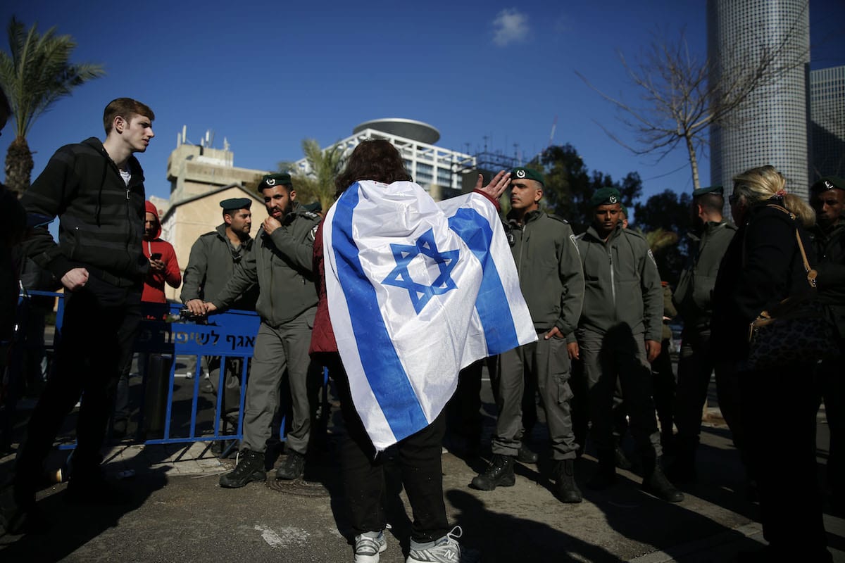 Israelis protest in support of Elor Azaria, the soldier convicted of ...