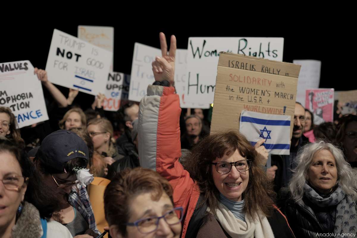 Hundreds of Israeli women march at US embassy in Tel Aviv against Trump ...