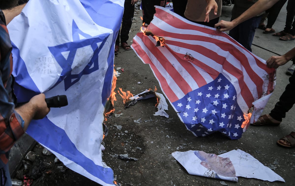 Palestinian supporters of the Islamic Jihad movement burn an Israeli ...