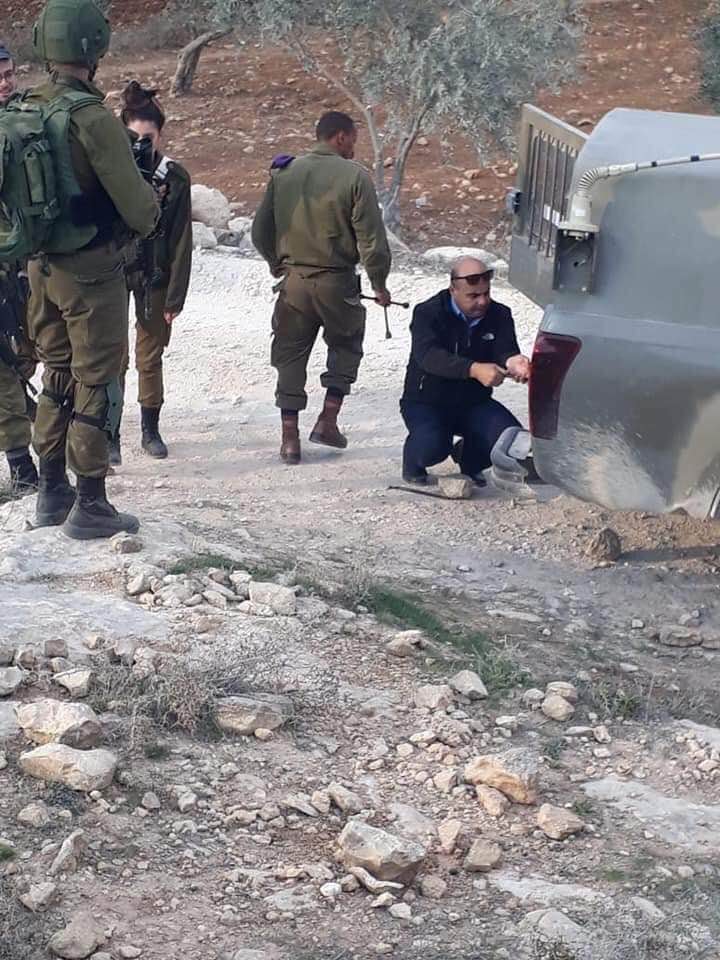 Palestinian Officials Help Israel Army Change A Tyre – Middle East Monitor