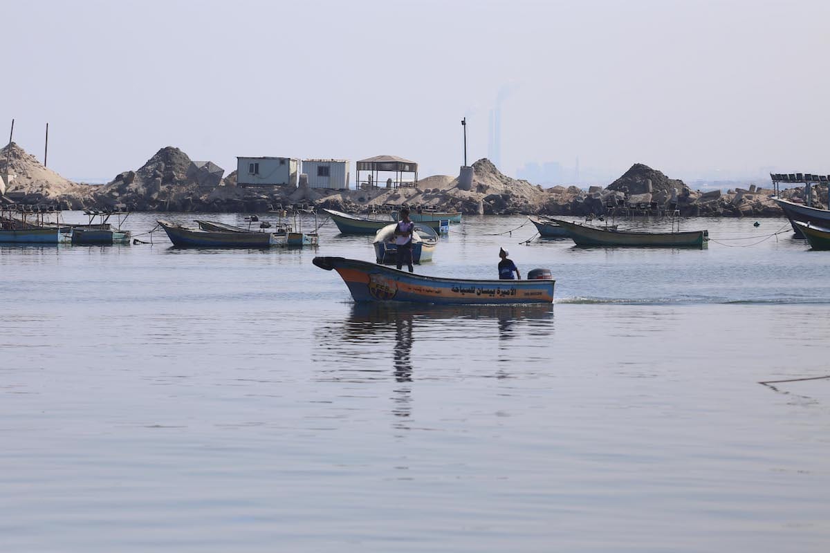 Israel bans Palestinians from fishing off Gaza coast – Middle East Monitor