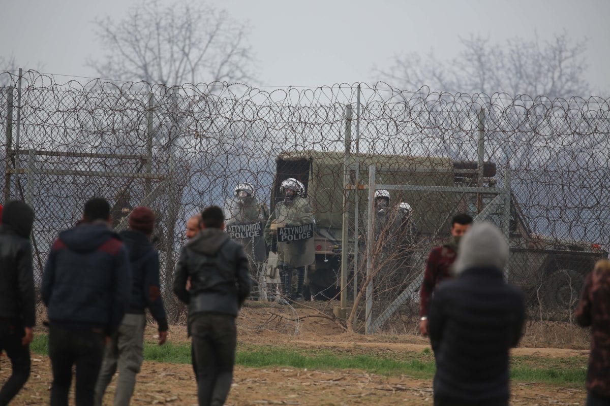 Some of irregular migrants continue to wait at the border line between Turkey and Greece, in Edirne, Turkey on 4 March 2020 [Hakan Mehmet Şahin/Anadolu Agency]