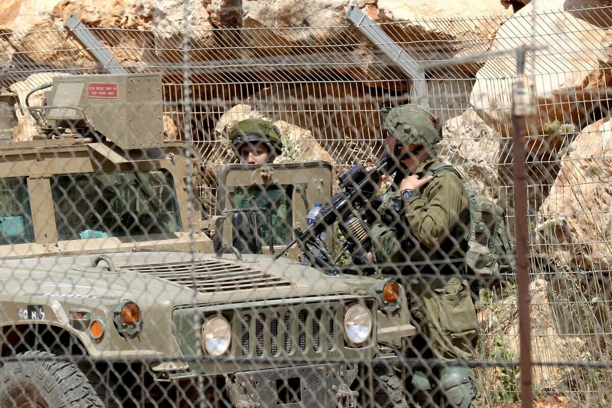 Israeli-troops-at-the-Lebanon-border-1200x800.jpg
