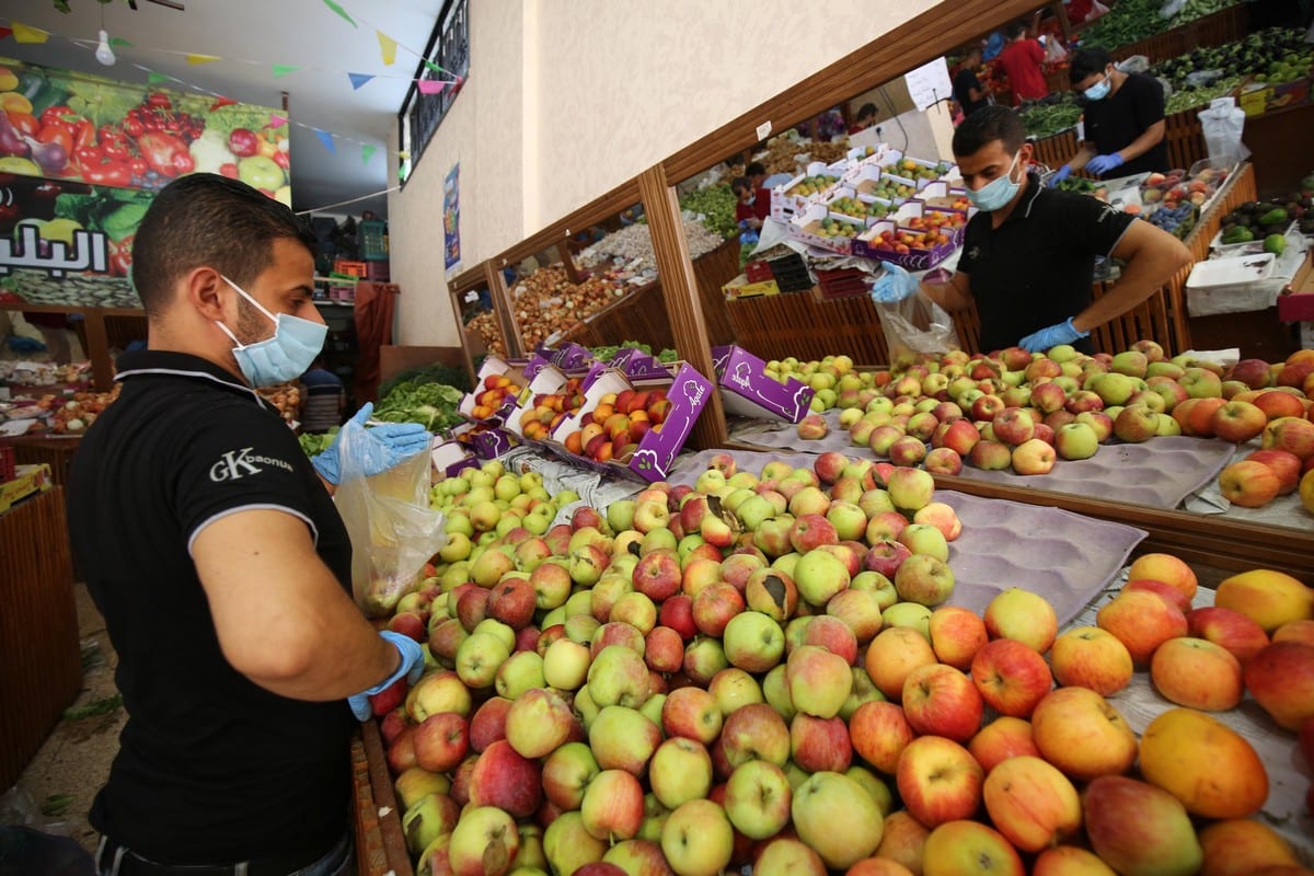 As Gaza lockdown continues, fruit and veg deliveries increase – Middle ...