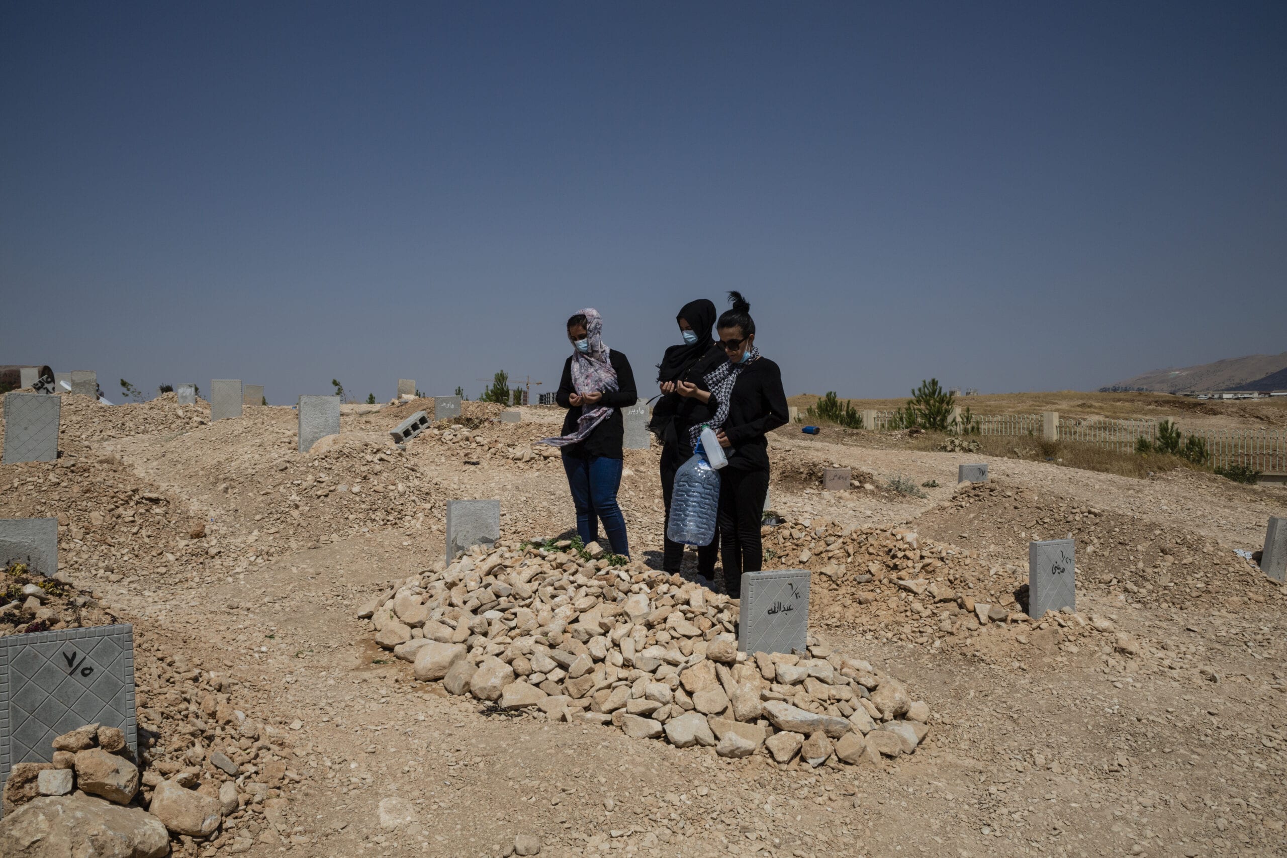 Defying Fatwa, Iraqis Flock To COVID Cemetery To Exhume Dead, Re-bury ...