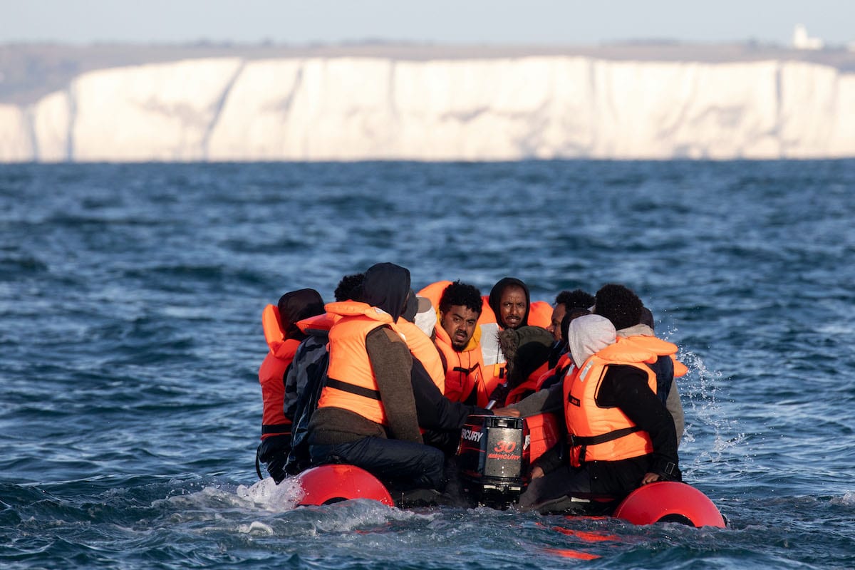 Record Numbers Of Migrants Cross English Channel By Sea – Middle East ...