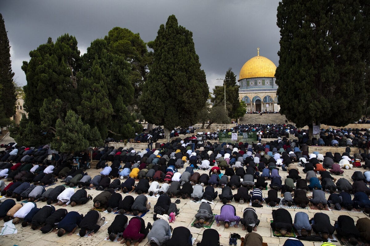 Palestinians gather to perform Friday prayer at Masjid al-Aqsa complex in East Jerusalem’s Old City on 6 November 2020 [Mostafa Alkharouf/Anadolu Agency]