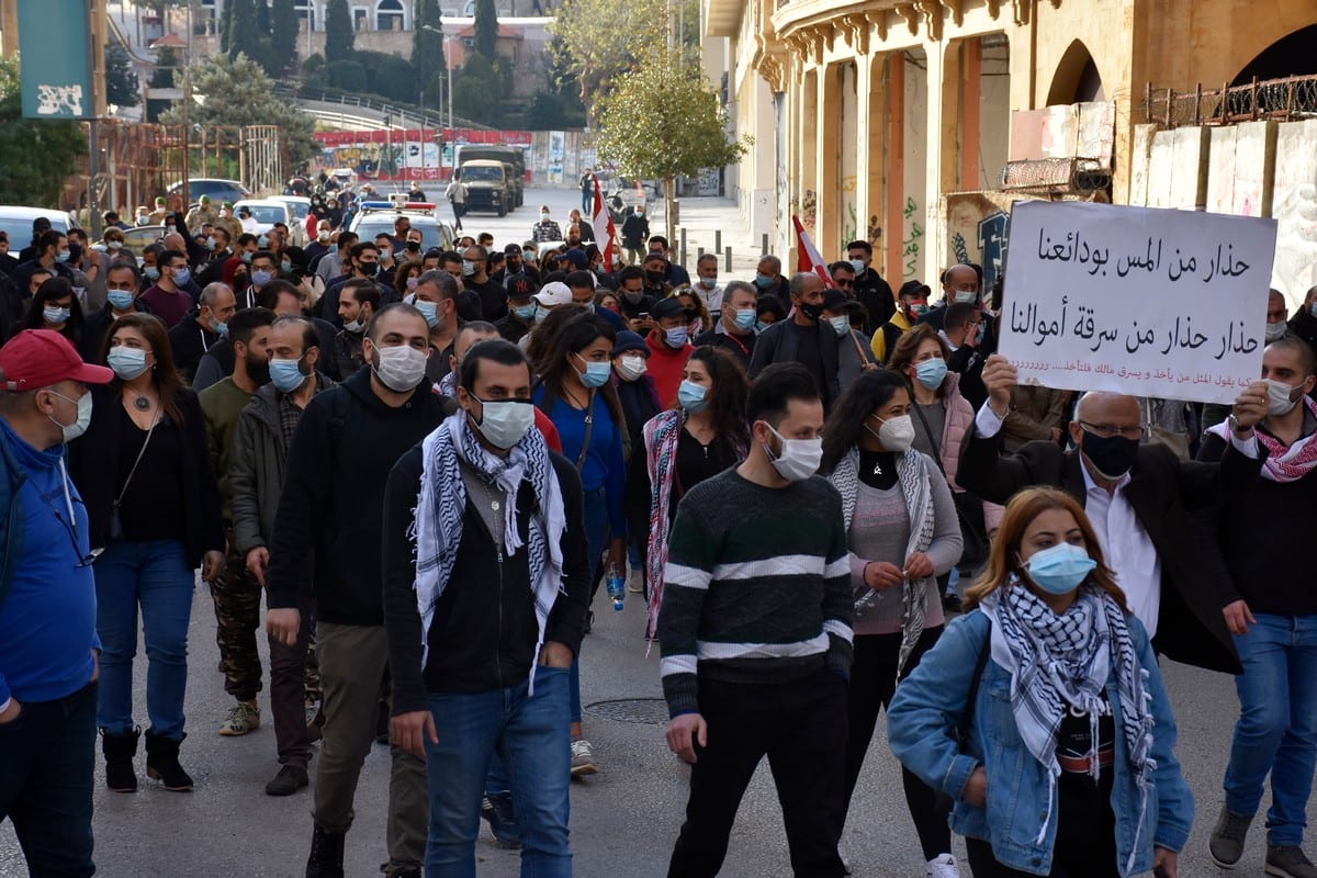 Lebanese Protest Against Restrictions On Foreign Exchange Deposits ...