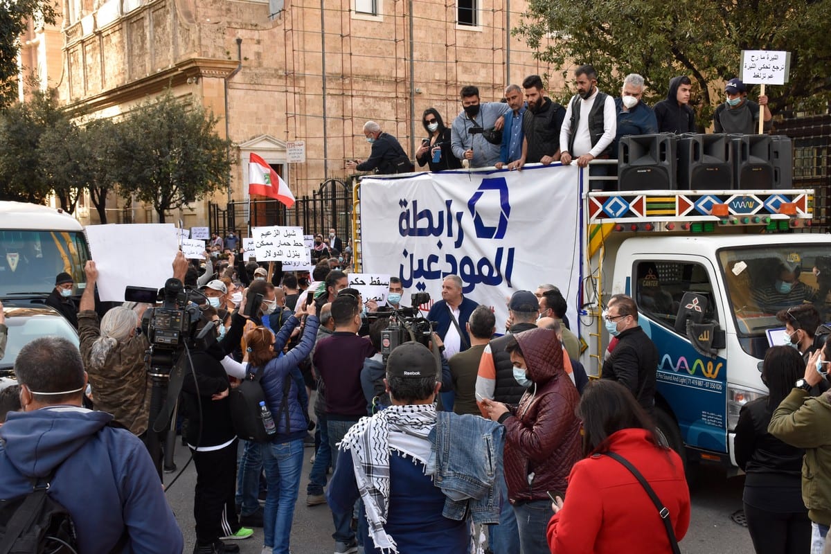 Lebanese Protest Against Restrictions On Foreign Exchange Deposits ...