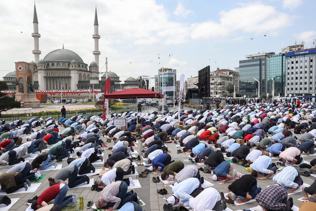 Istanbul’s Taksim Mosque Opens – Middle East Monitor