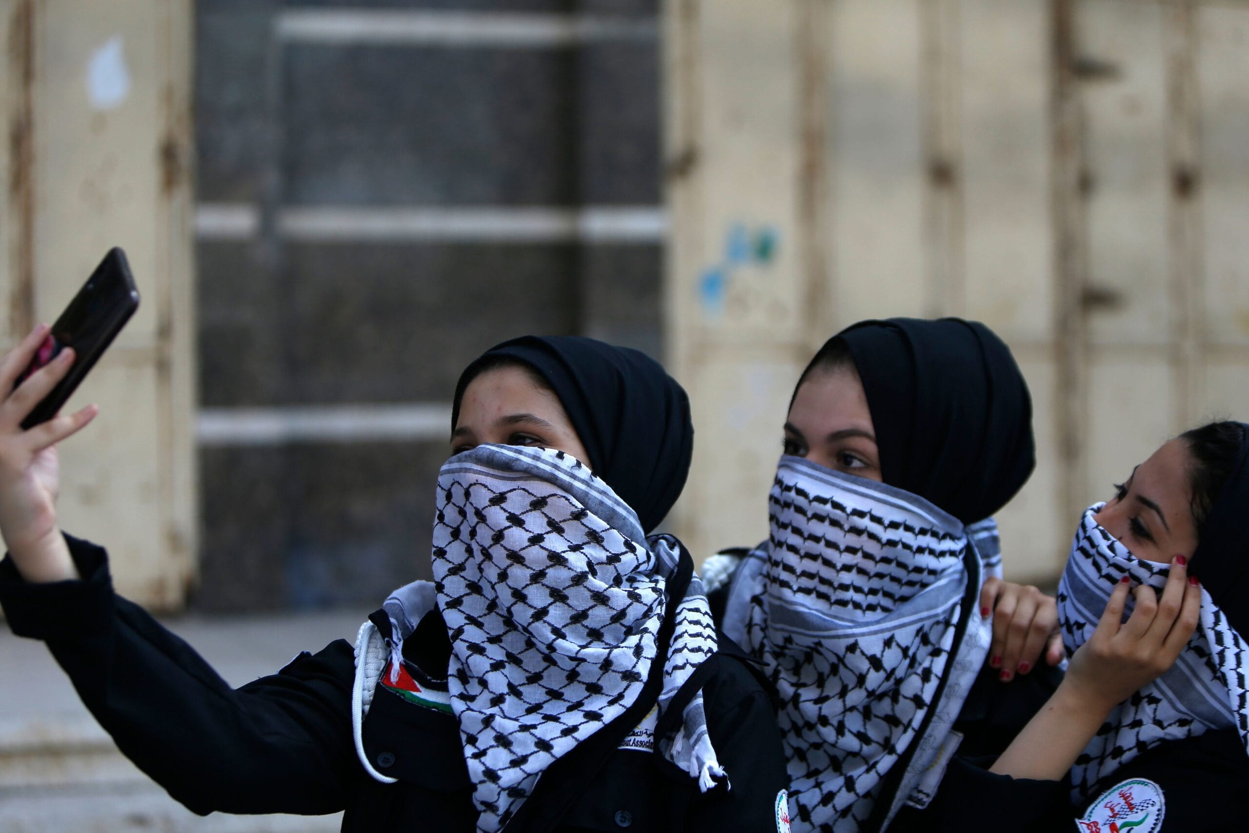 Google search results suggest Palestinian keffiyeh a symbol of terrorism