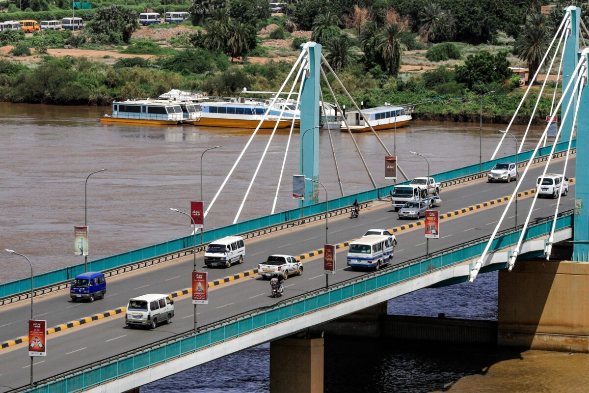 Sudan blocks bridges to Khartoum ahead of protests – Middle East Monitor