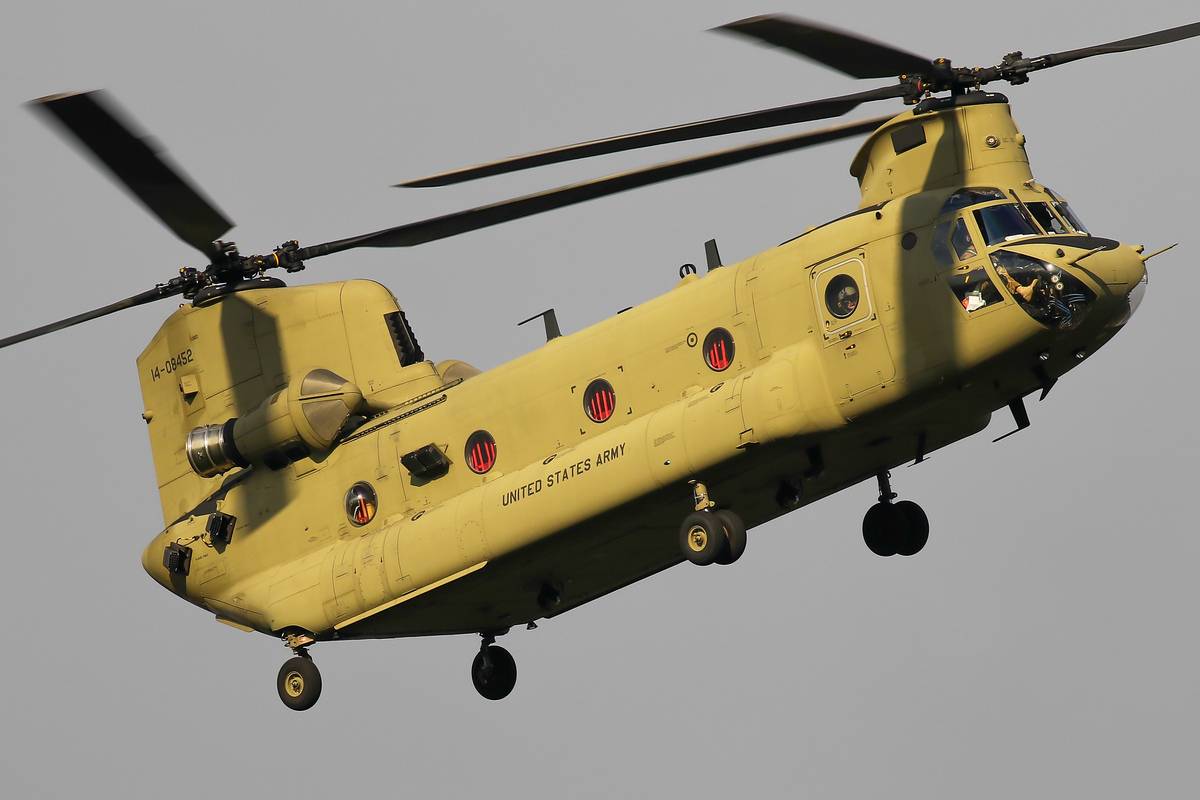 US awards Boeing $426m contract to produce Chinook helicopters for ...