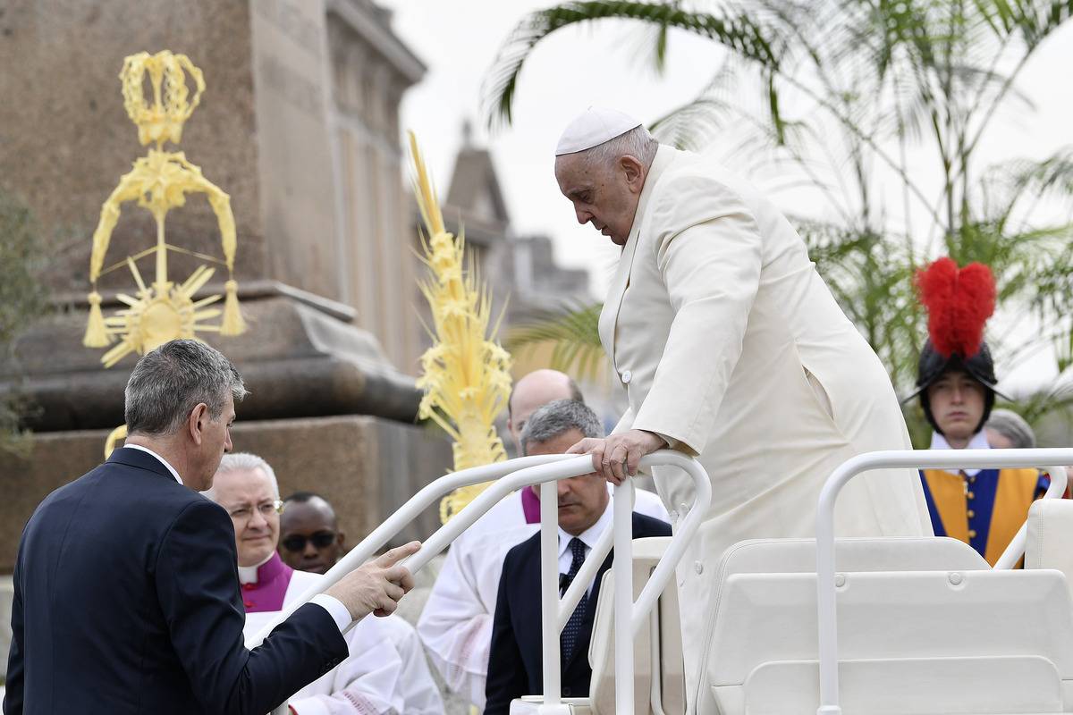 Pope Francis Celebrates The Palm Sunday Mass – Middle East Monitor