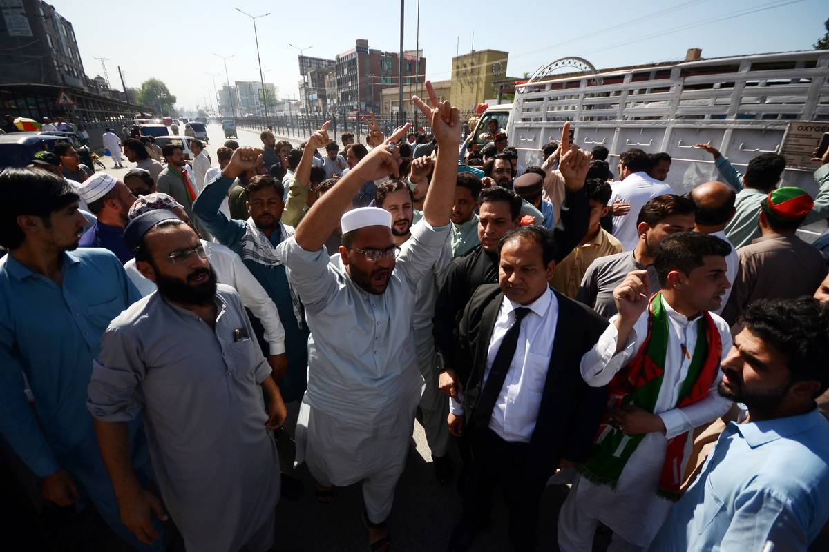 Protests Break Out Against Arrest Of Pakistan’s Ex-premier – Middle ...