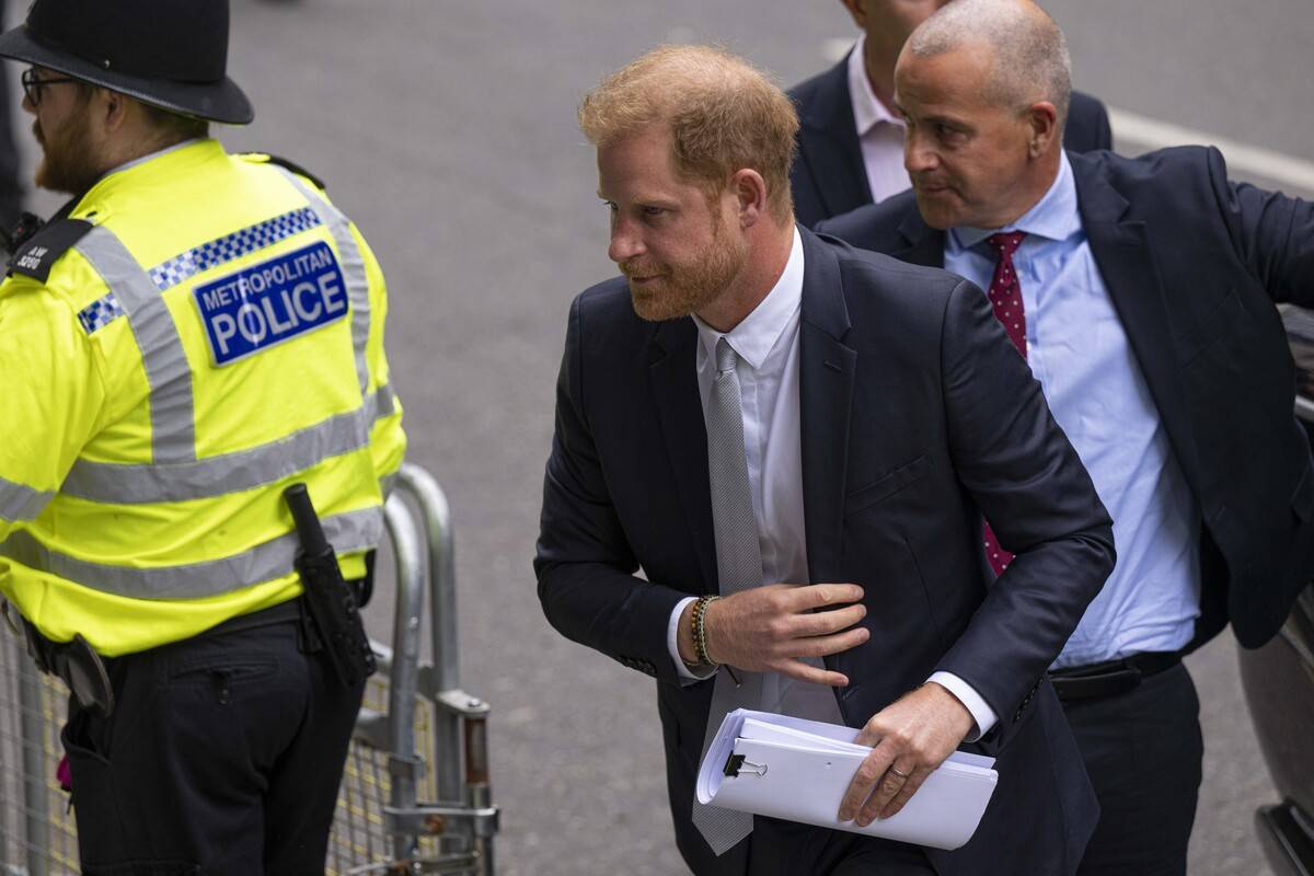 Prince Harry Makes History With UK Phone Hacking Testimony – Middle ...