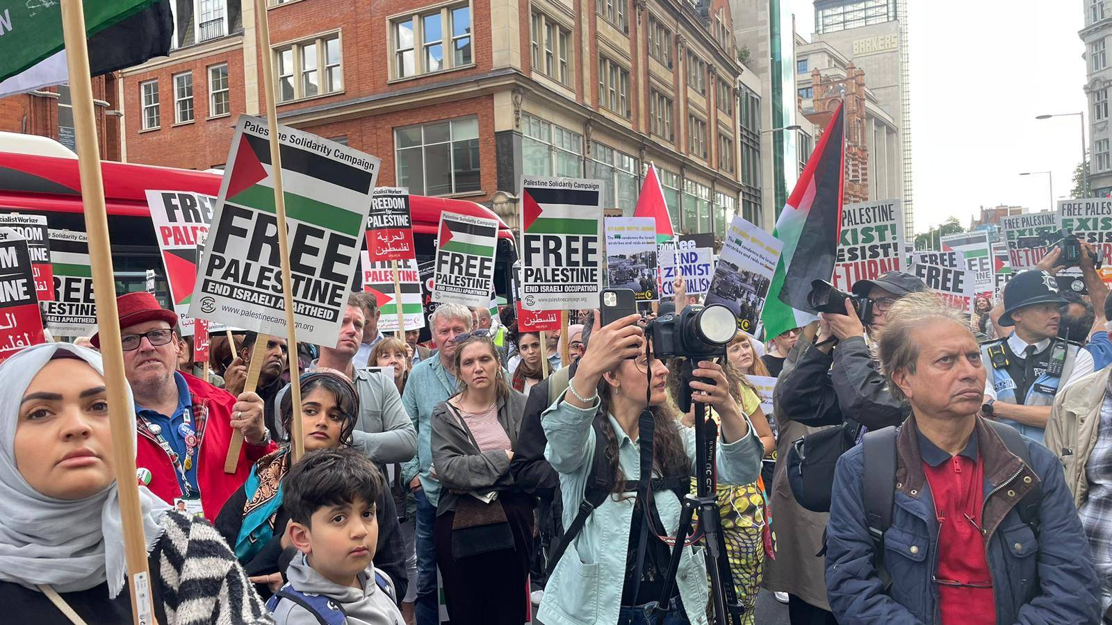 London: Protest Outside Israeli Embassy Condemns ‘terror Attack ...