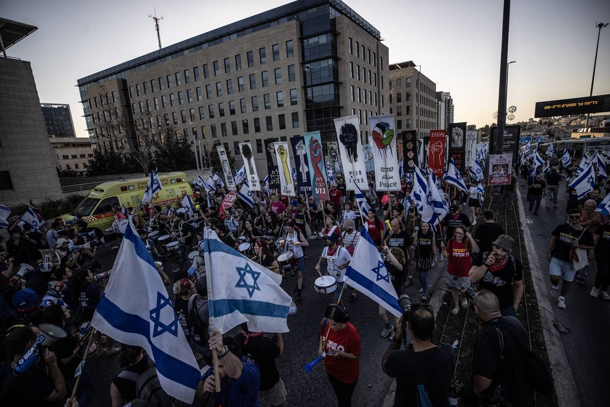 Protests grip Israel ahead of historic Supreme Court session – Middle ...