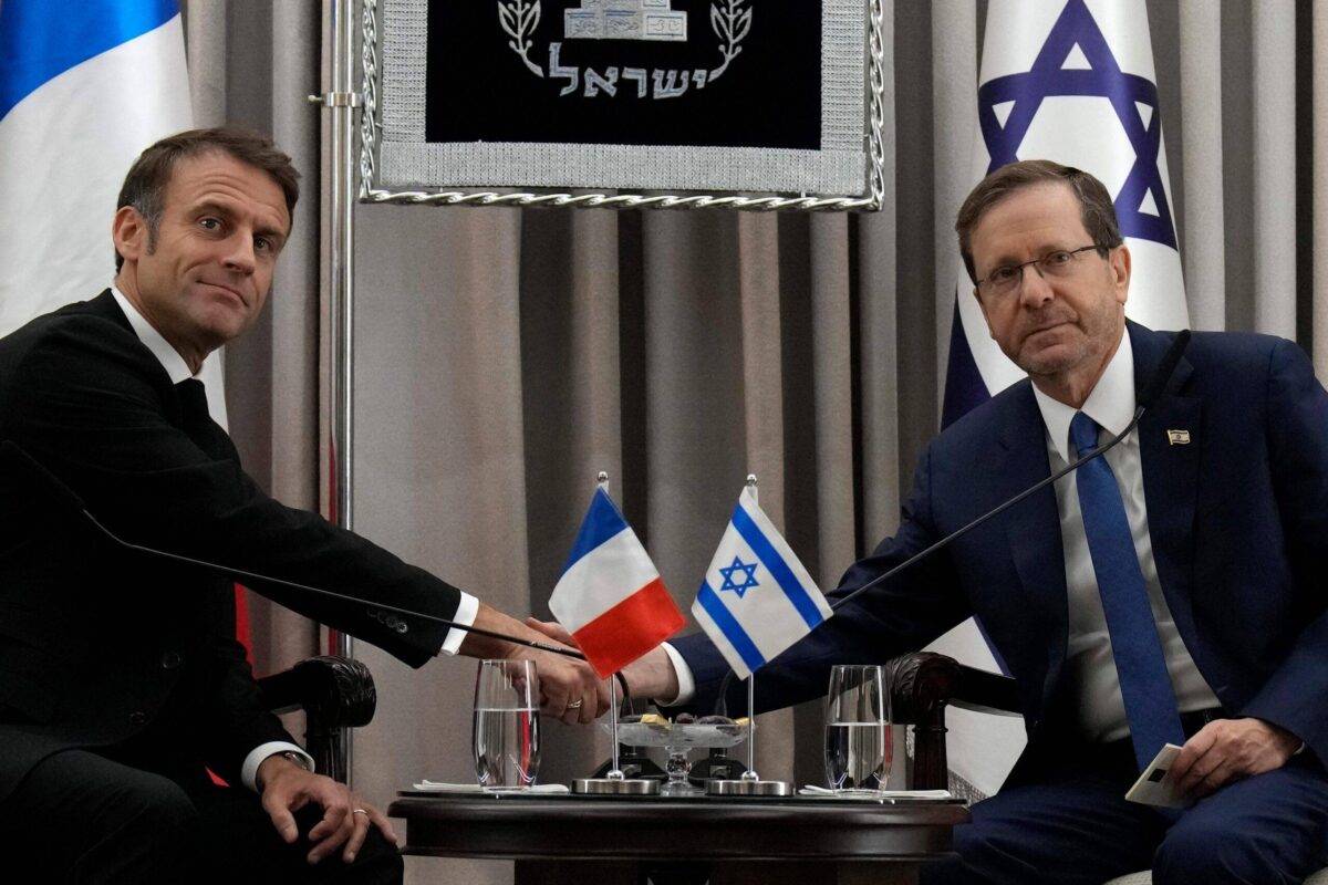 French President Emmanuel Macron (L) shakes hands with Israel's President Isaac Herzog during a meeting in Jerusalem, on October 24, 2023 [CHRISTOPHE ENA/POOL/AFP via Getty Images]