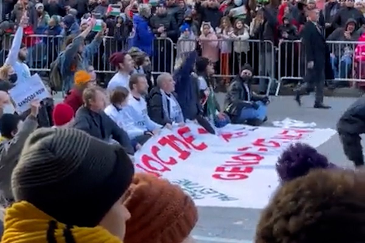 Pro-Palestine sit-in interrupts Macy’s Thanksgiving parade – Middle ...