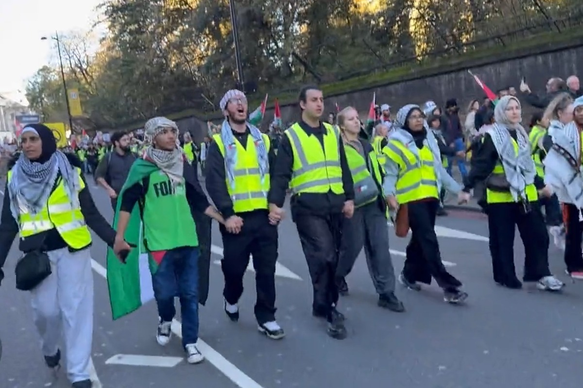 hundreds-of-thousands-flood-the-streets-of-london-in-support-of