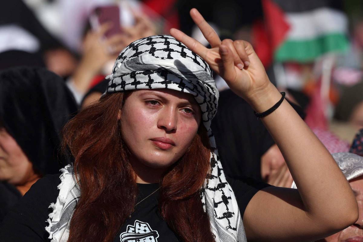 Palestine keffiyeh scarves – a controversial symbol of solidarity ...