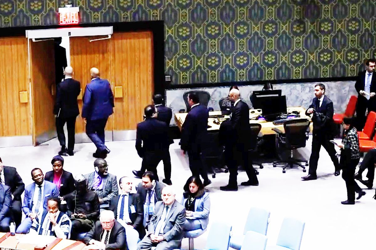 UN diplomats exit in protest as Israeli ambassador addresses Security ...