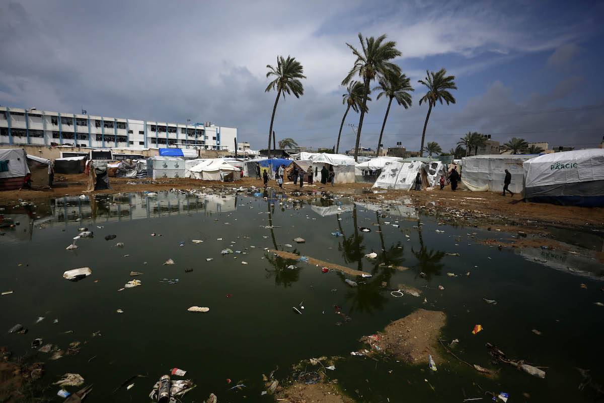 Rainwater floods tents, while others blown away by strong winds in Gaza ...