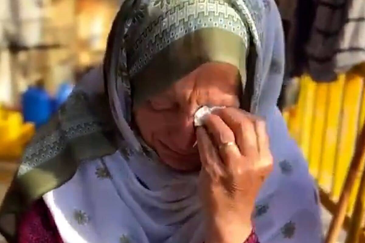 an-elderly-palestinian-woman-in-gaza-prepares-grass-for-iftar-during