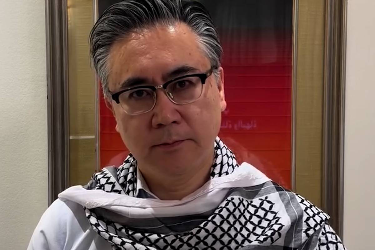 In a keffiyeh, Japan’s envoy sings Iraq’s national anthem – Middle East ...